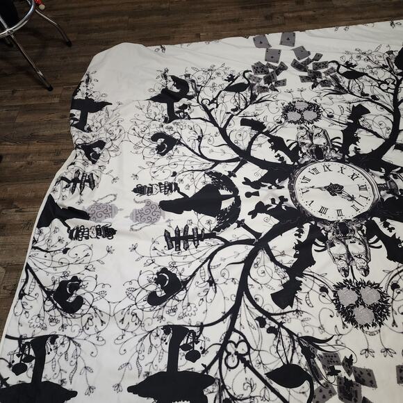 Alice in Wonderland Queen Duvet Cover black and white. Back is plain white. - Picture 3 of 7